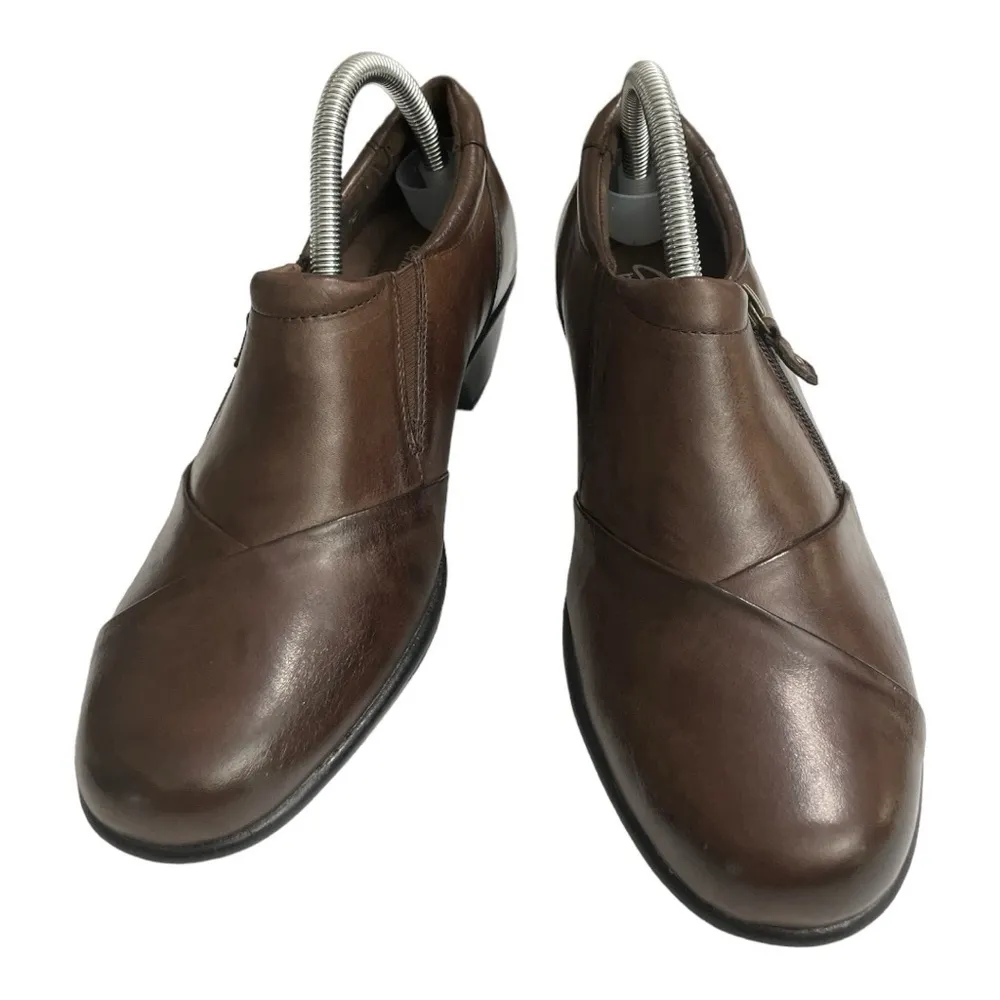 Clarks Bendables Womens Sz 8.5
Shoes Comfort Heels Slip On Zipper
Leather Brown - Image 2
