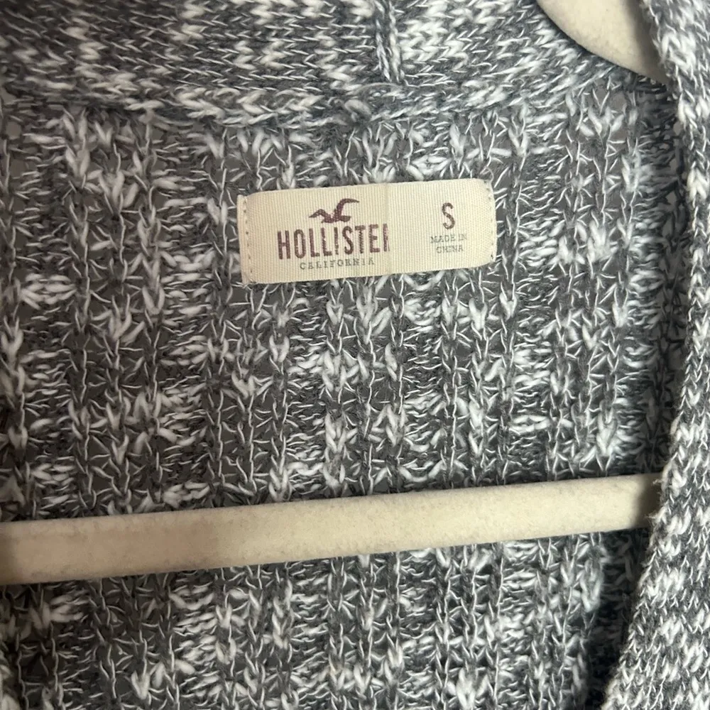 Hollister Grey loose knit cardigan sweater size small - Image 4