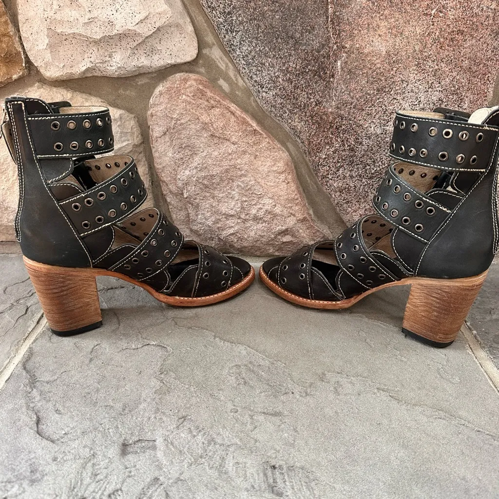 Freebird By Steven Blake Sandals / Boots. Block wooden heel.Leather upper - Image 4