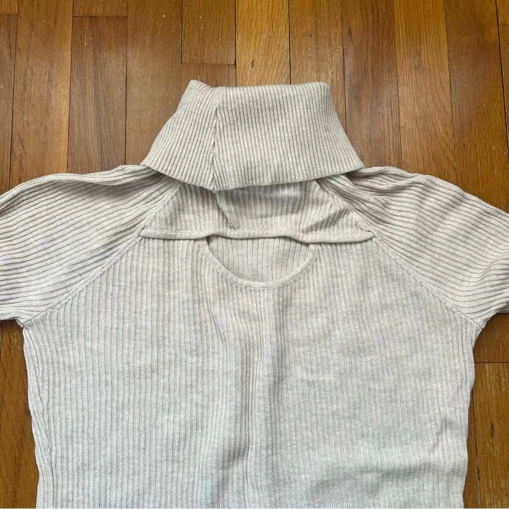 Abercrombie and Fitch sweater size M - Image 4