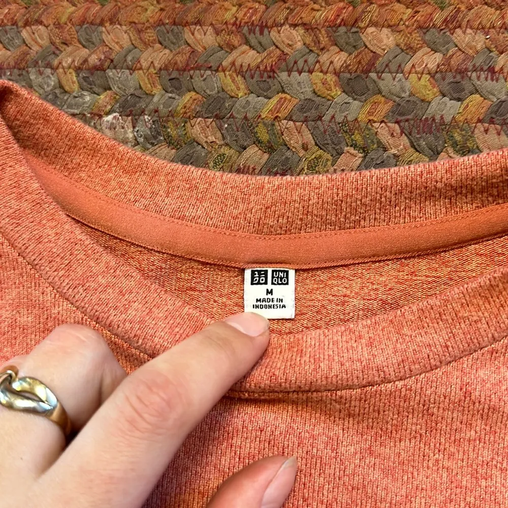 UNIQLO RED MARLED SWEATSHIRT COZY - Image 2