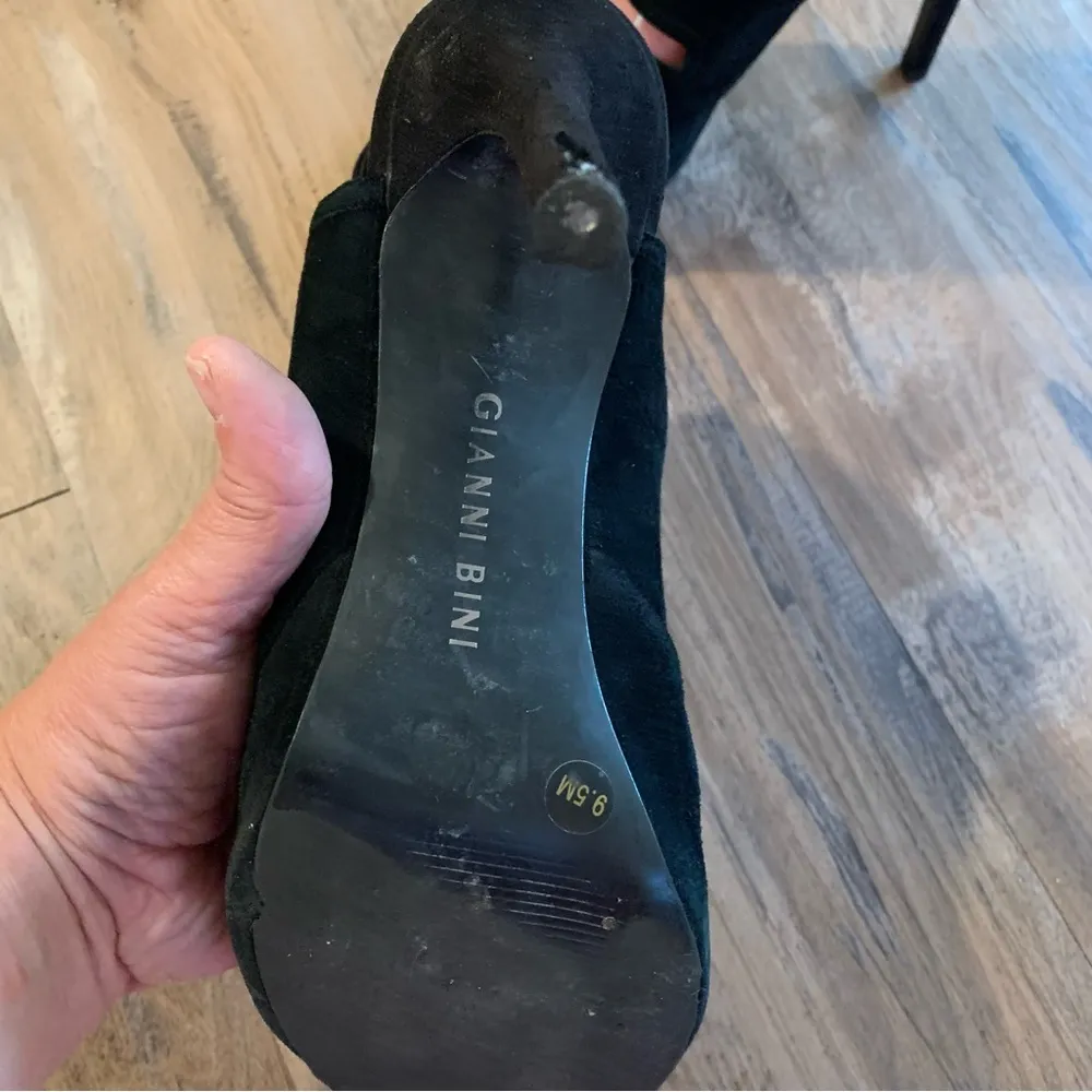 Gianni Bini Cut Out Stilettos Women Size 9.5 M Black Suede - Image 5