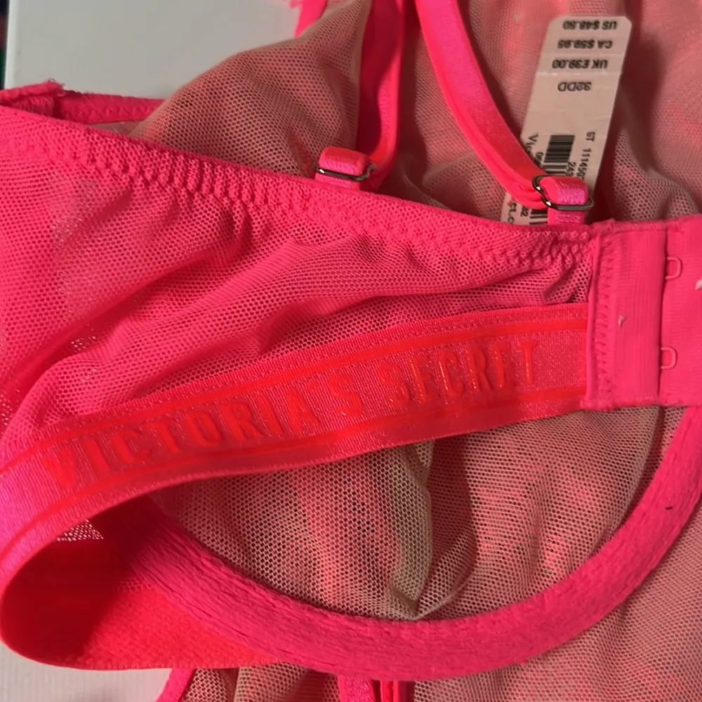 - New 32D  Victorias Secret very sexy high neck lace unlined logo bra - Image 6