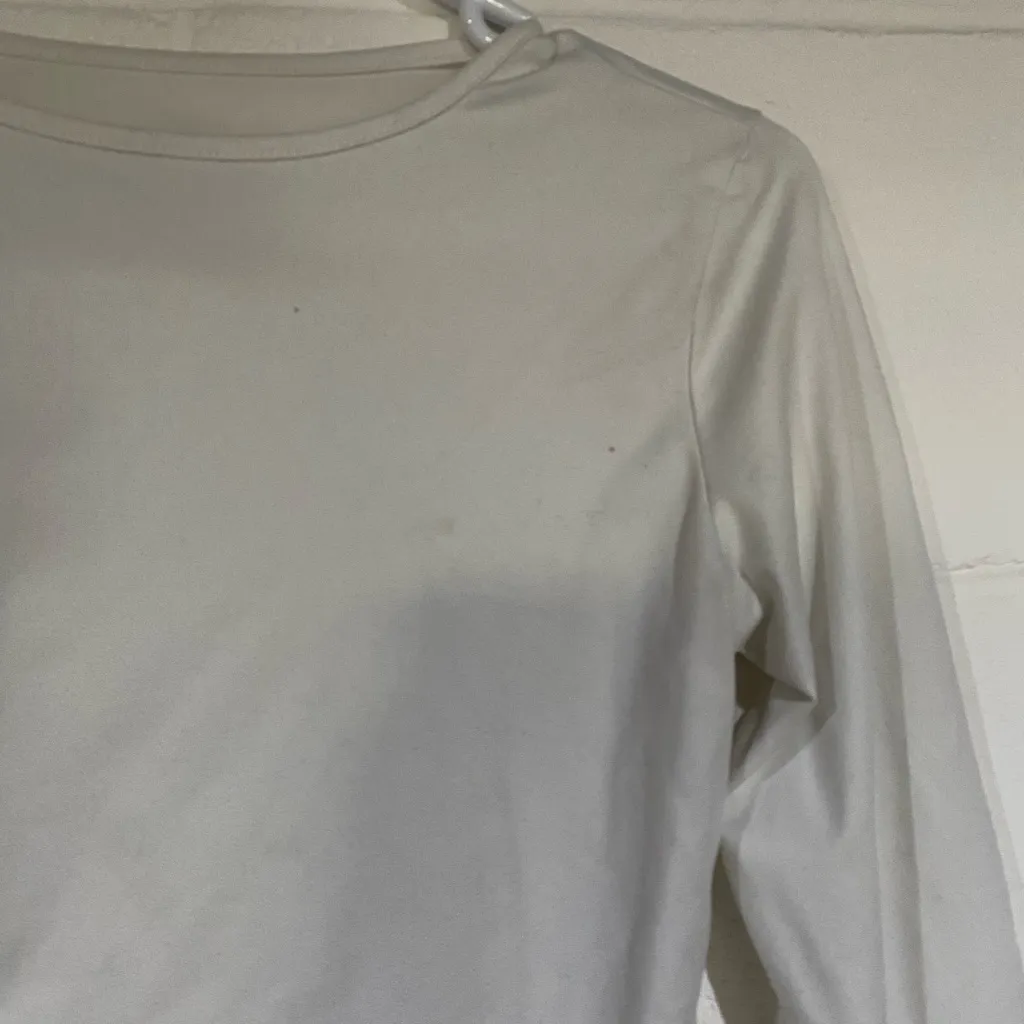 White shirt small tight fitting - Image 4