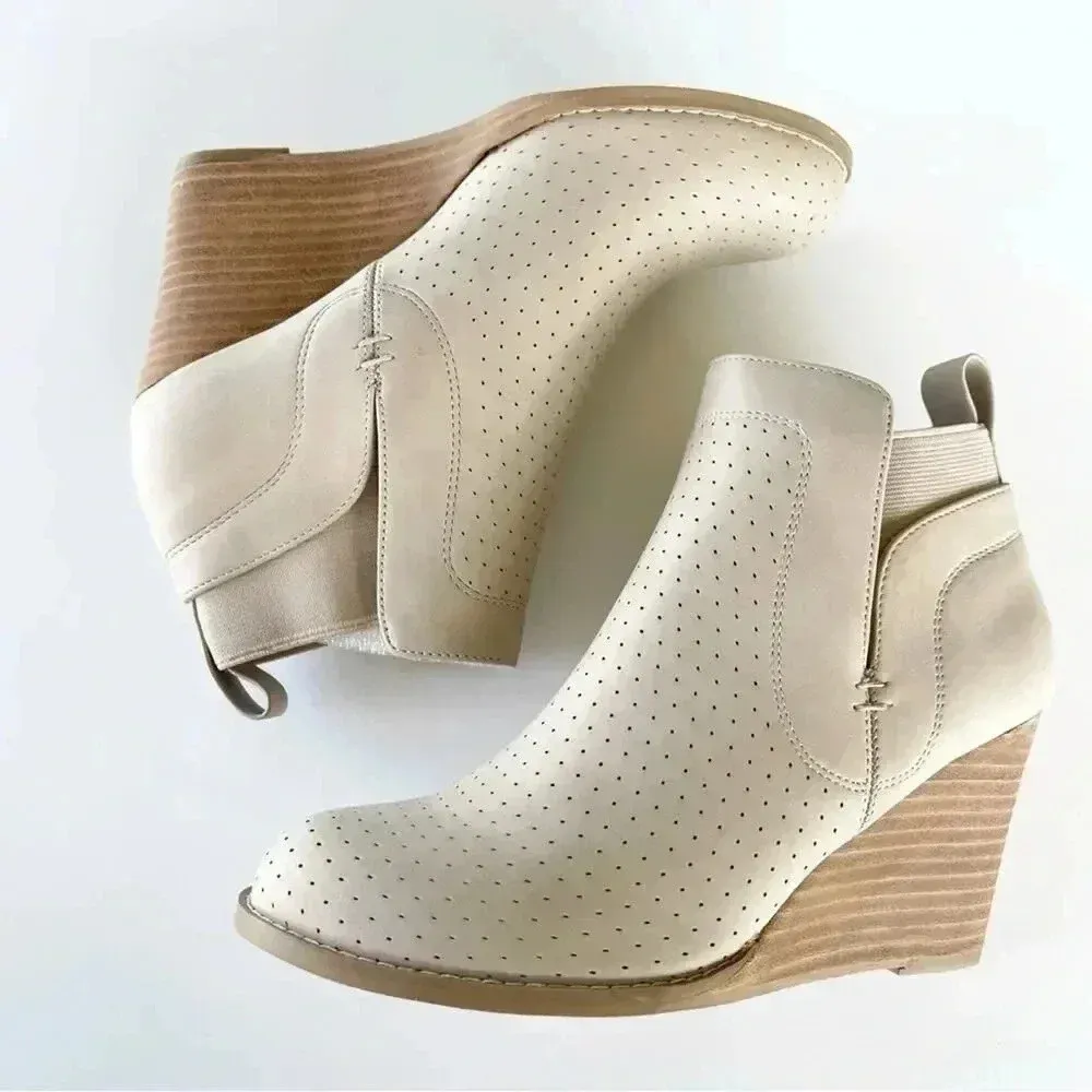 DV by Dolce Vita Vegan Leather Gerdy Ankle Wedge Bootie Size 7 NWOB - Image 3