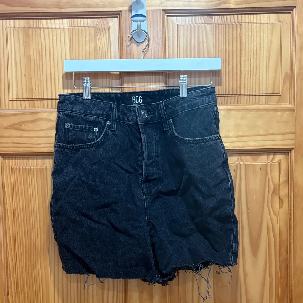 Urban Outfitters BDG Size 28 Black Denim High-Rise 90s Long Inseam Short - Image 2