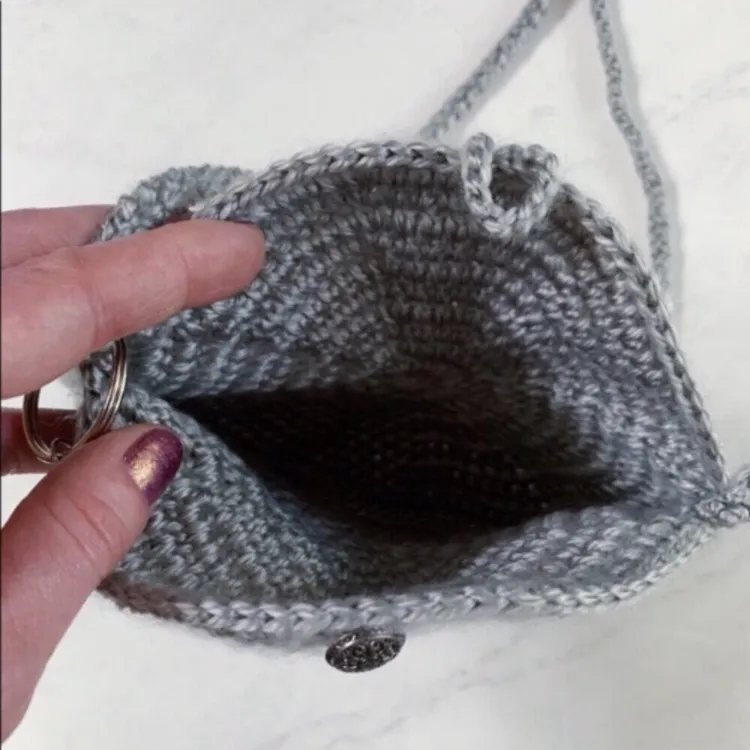 Cute Crocheted Small Silver Circle Crossbody Purse!✨ - Image 6