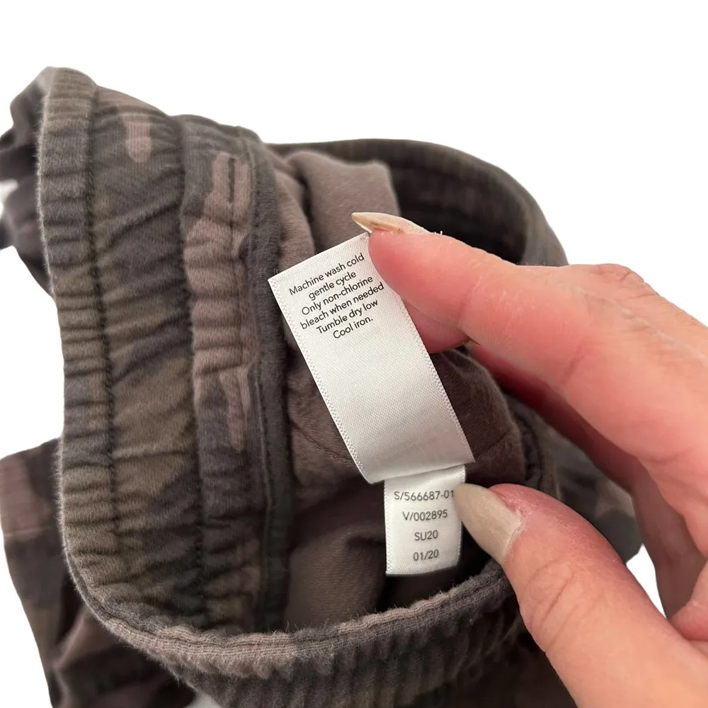 Athleta Camo Farallon Shorts Sz 2 - Image 4