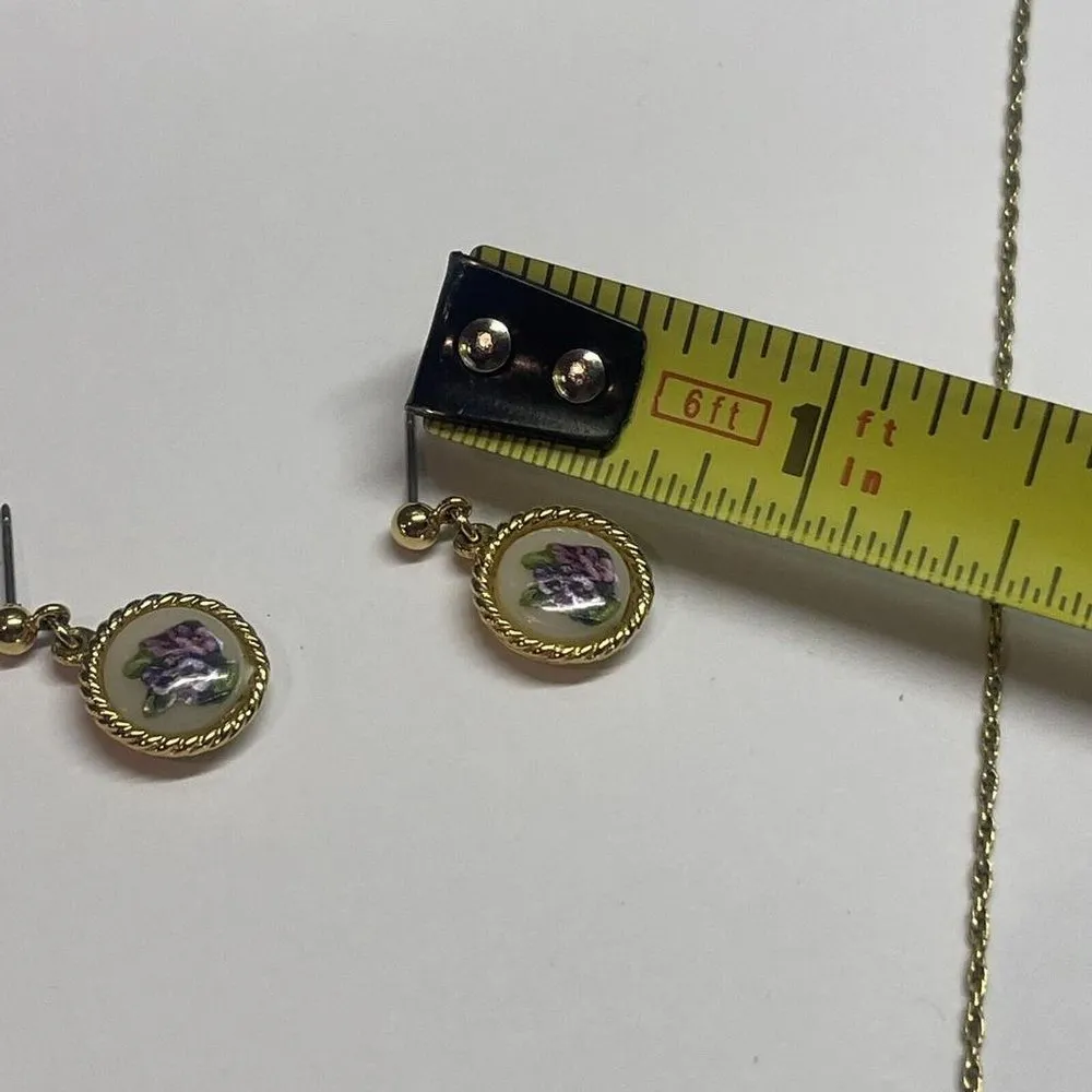 Women’s Signed Crown Trifari Purple Flowers Set Gold Tone Necklace / Earrings - Image 9