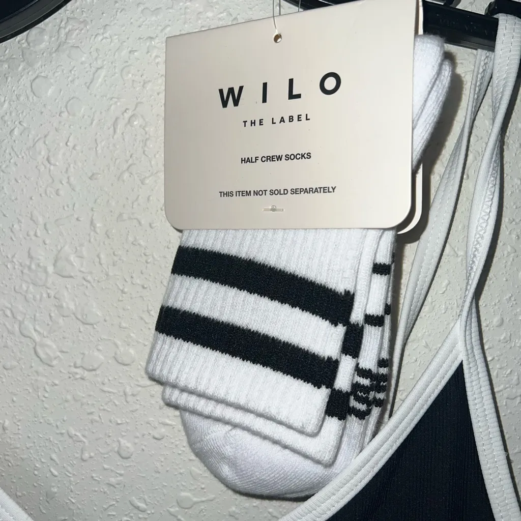 Elegant Black Jumpsuit with Sleek‎ Design Size M - Image 3