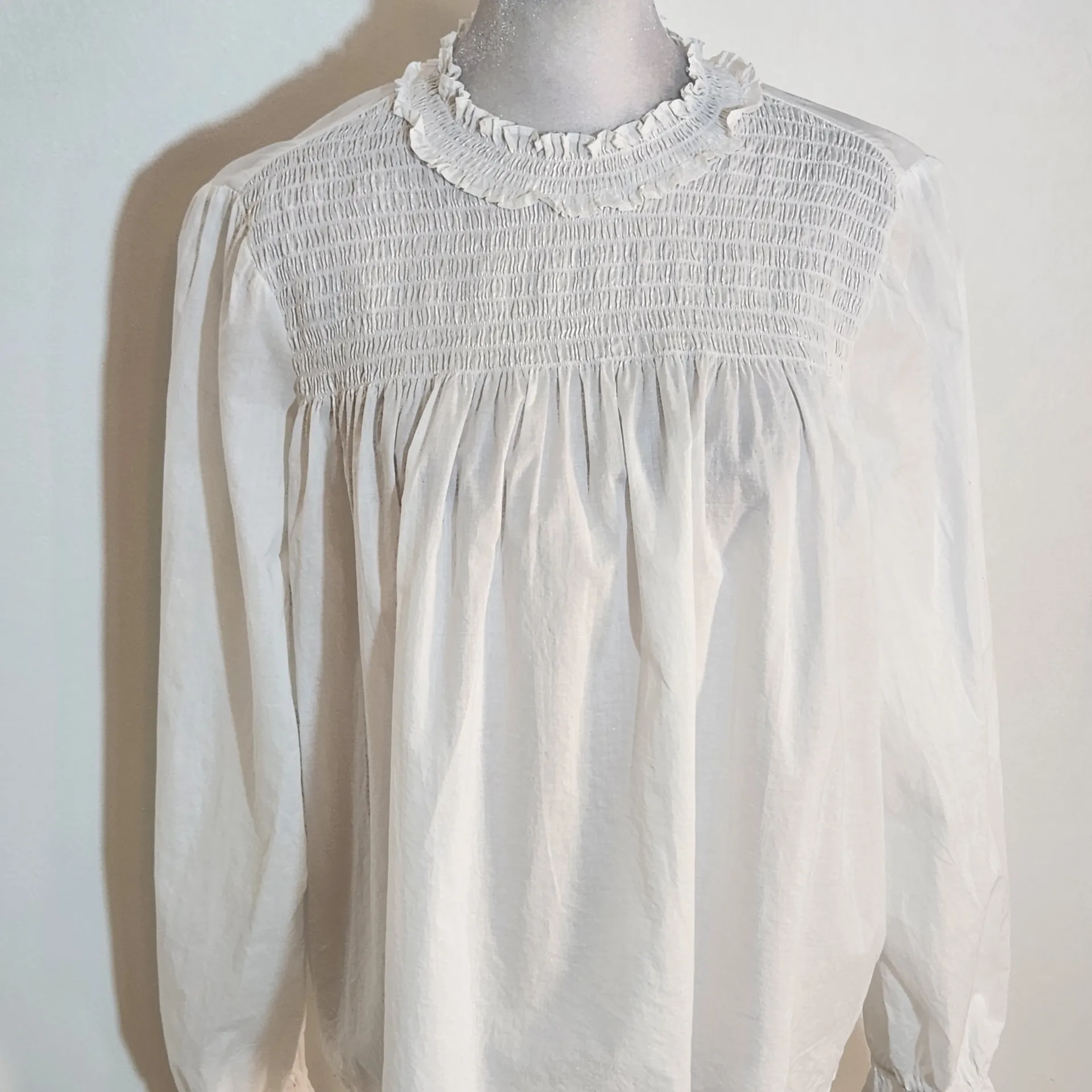 GAP White Cotton Blouse with Smocked Neckline Size Large - Image 4