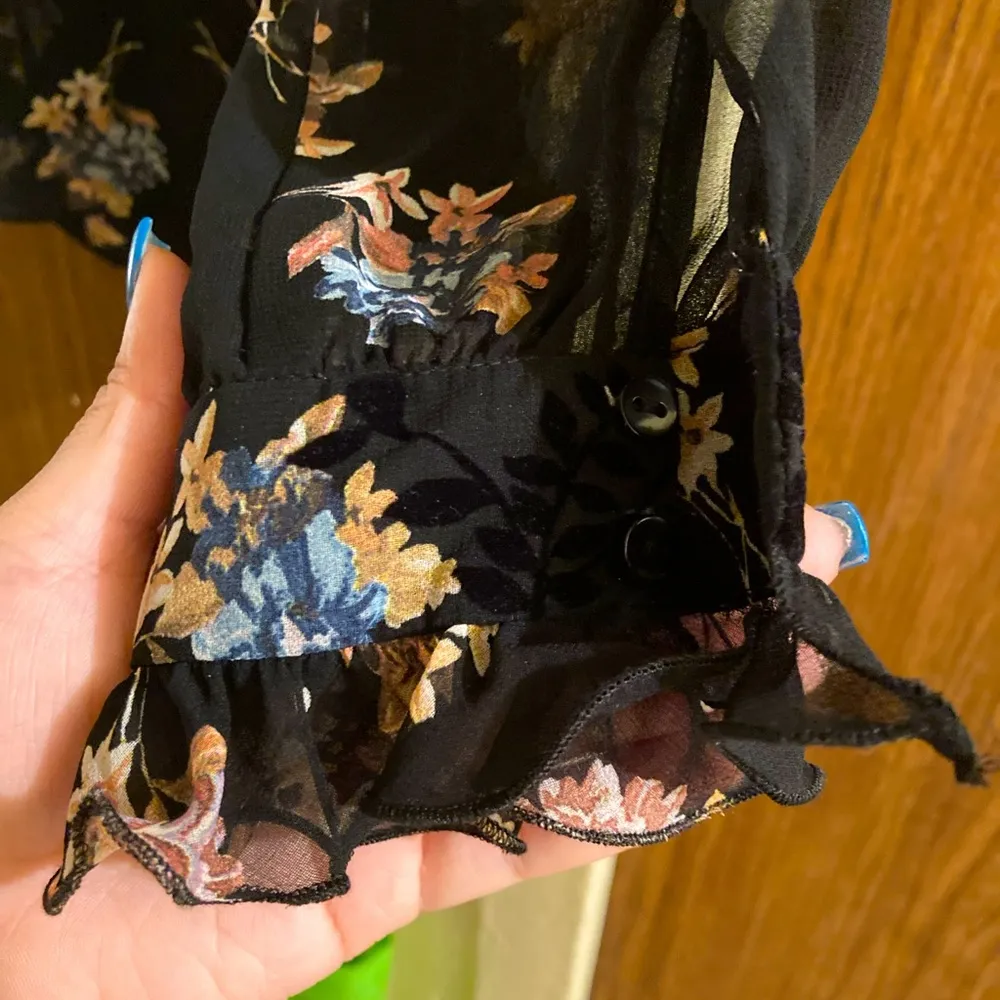 NWT Zara Ruffle Floral Blouse Size Medium Multicolored - Image 4