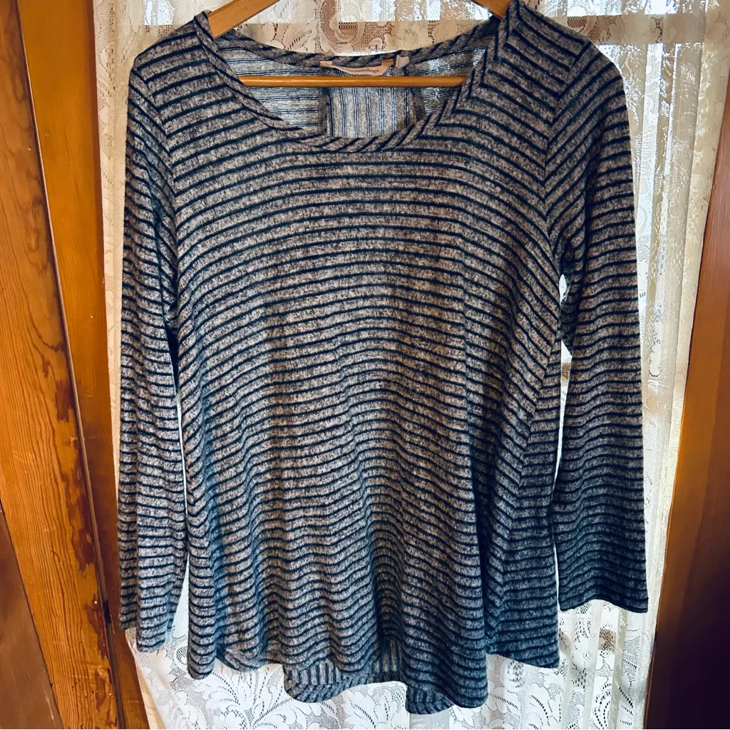 NWOT Soft Surroundings Gray/Blue Striped Top Small - Image 2
