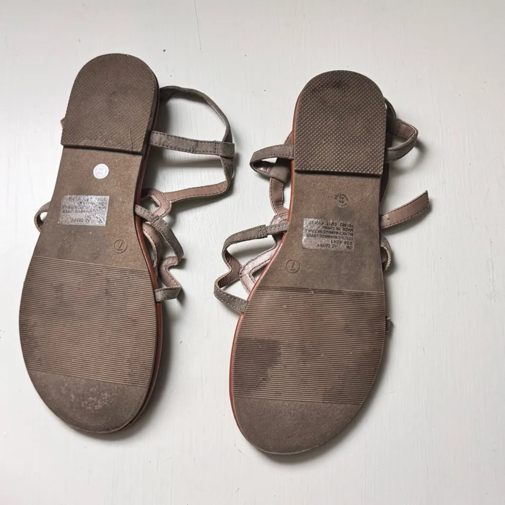 Arizona Jean Company Women's Jewel Embellished Sandals Sz 7 - Image 8