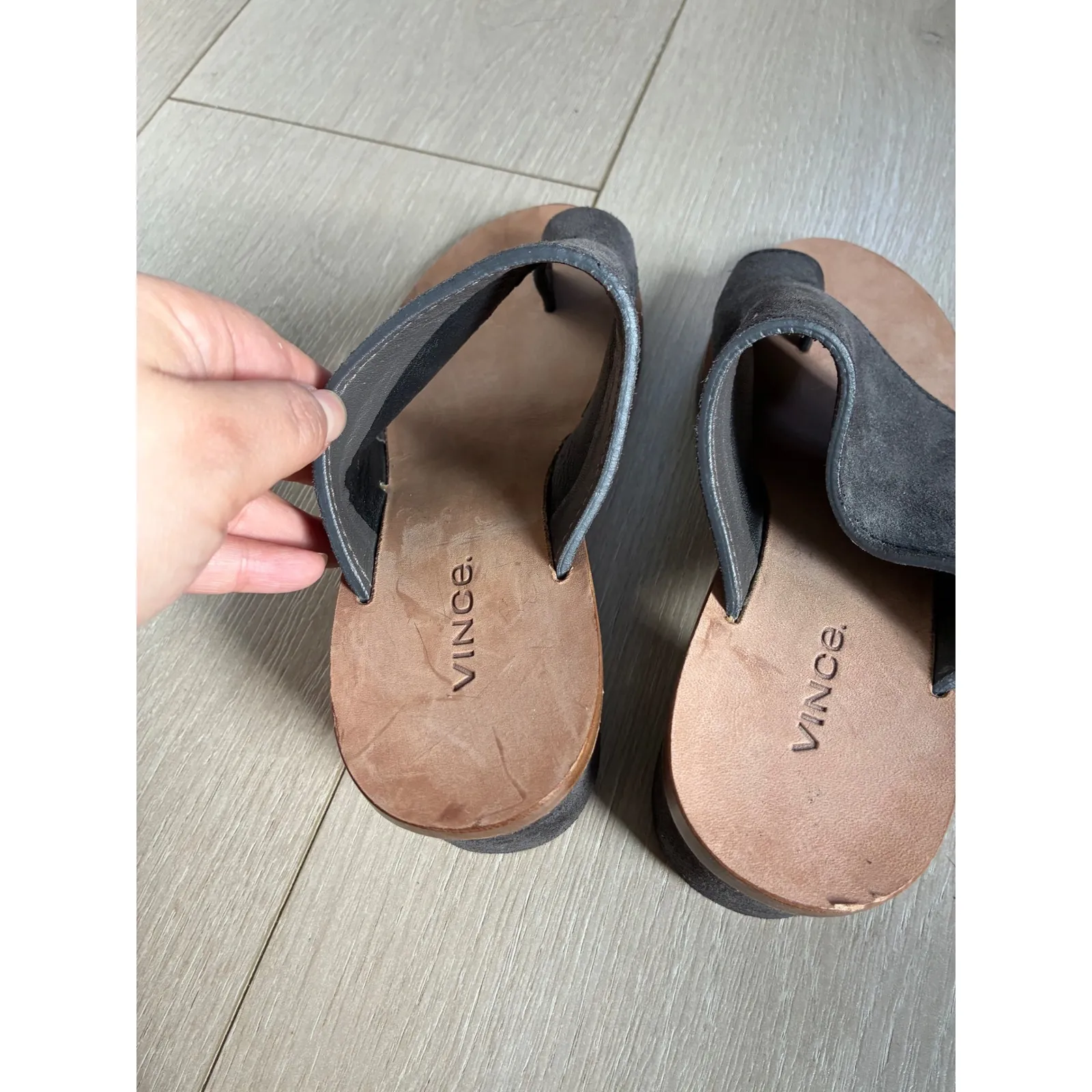 Vince "Jewelle" Charcoal Suede Toe-Ring Slide Sandals Made in Italy Sz 6M - Image 2