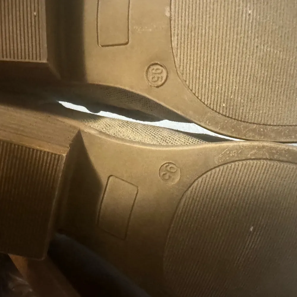 Stylish Tan Ankle Boots - Image 5