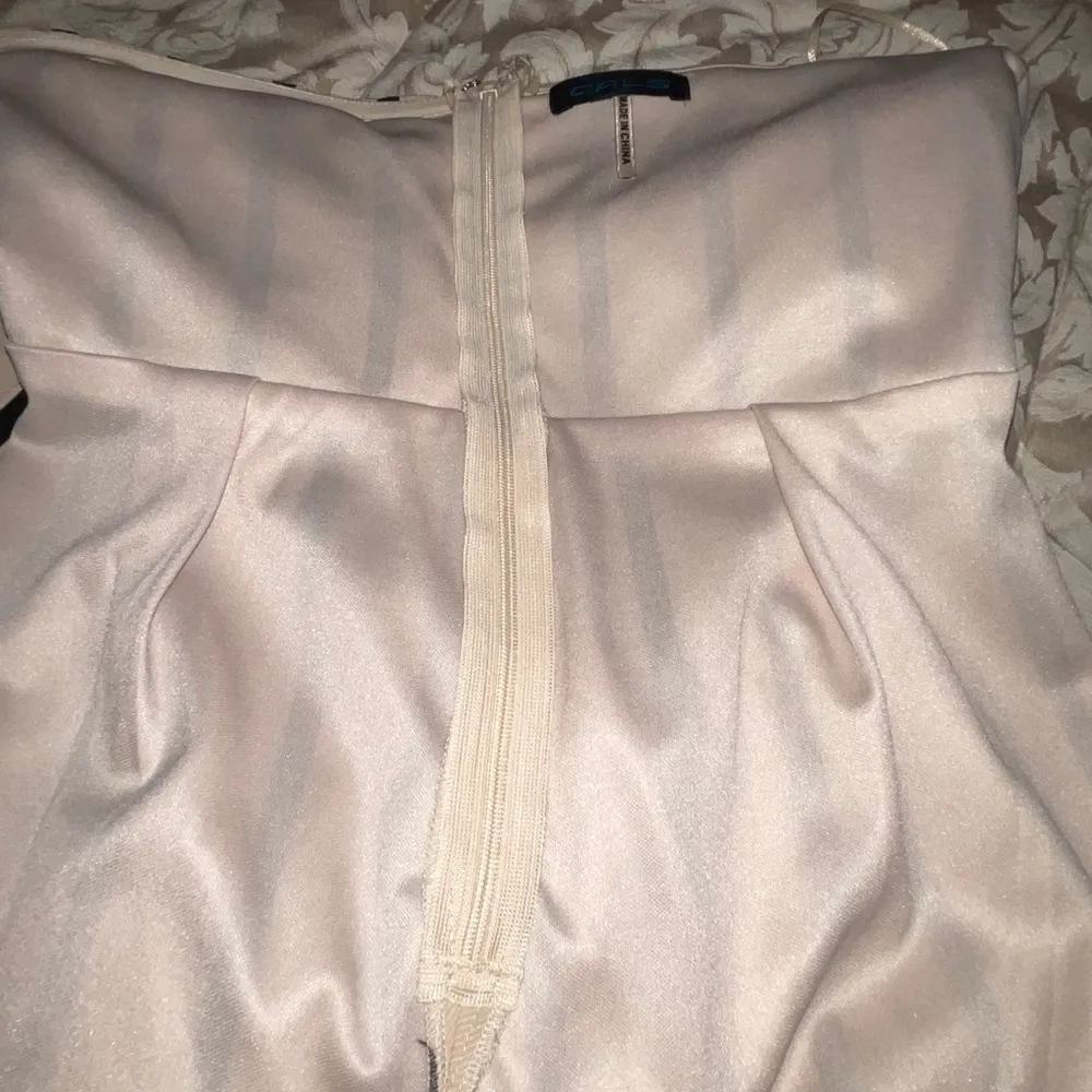 Cals romper size Large - Image 12