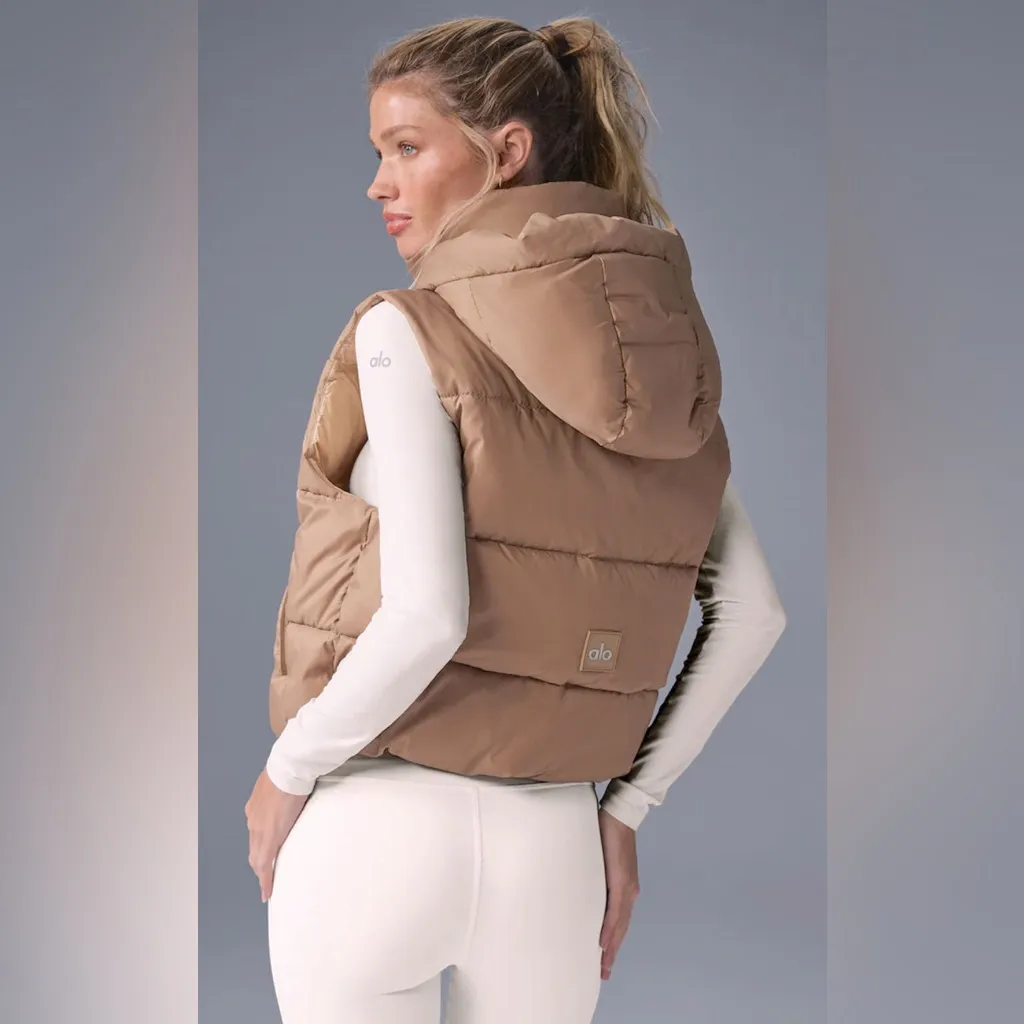 ALO Yoga NWT Gold Rush Puffer Vest Cropped Jacket on Light Cocoa Color Size S - Image 2