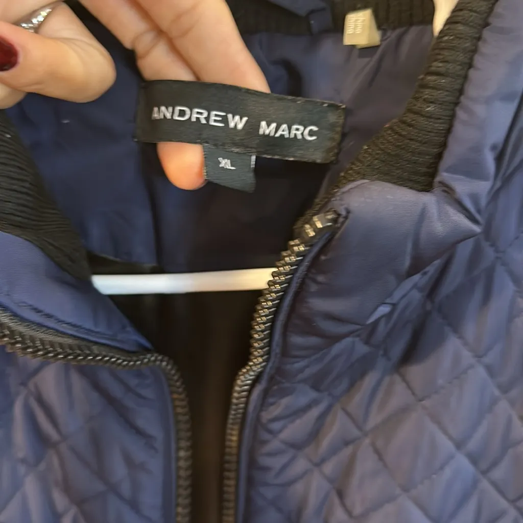 V1. Women’s Andrew Marc XL Dark Blue Zip Up Quilted Puffer Vest - Image 3