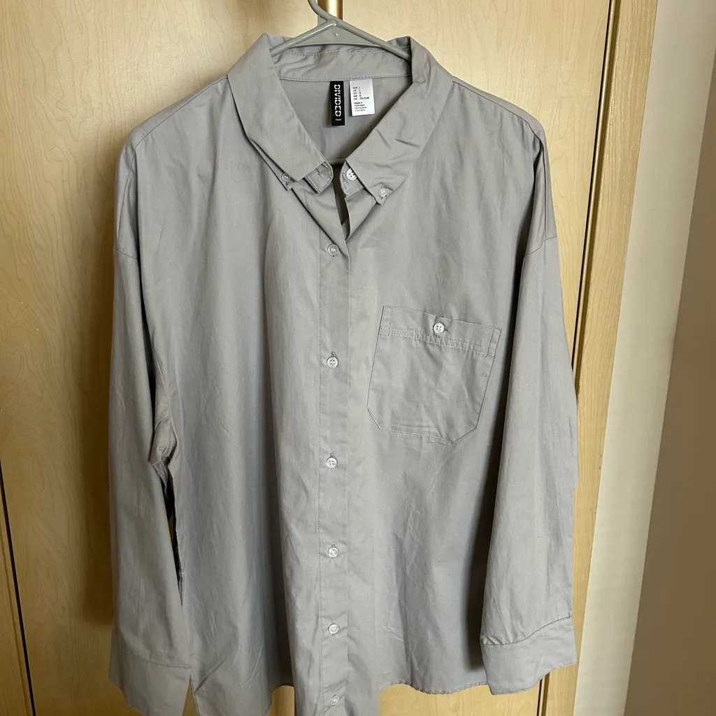 H&M Women's Poplin Light Gray Button-Down Shirt - Image 2