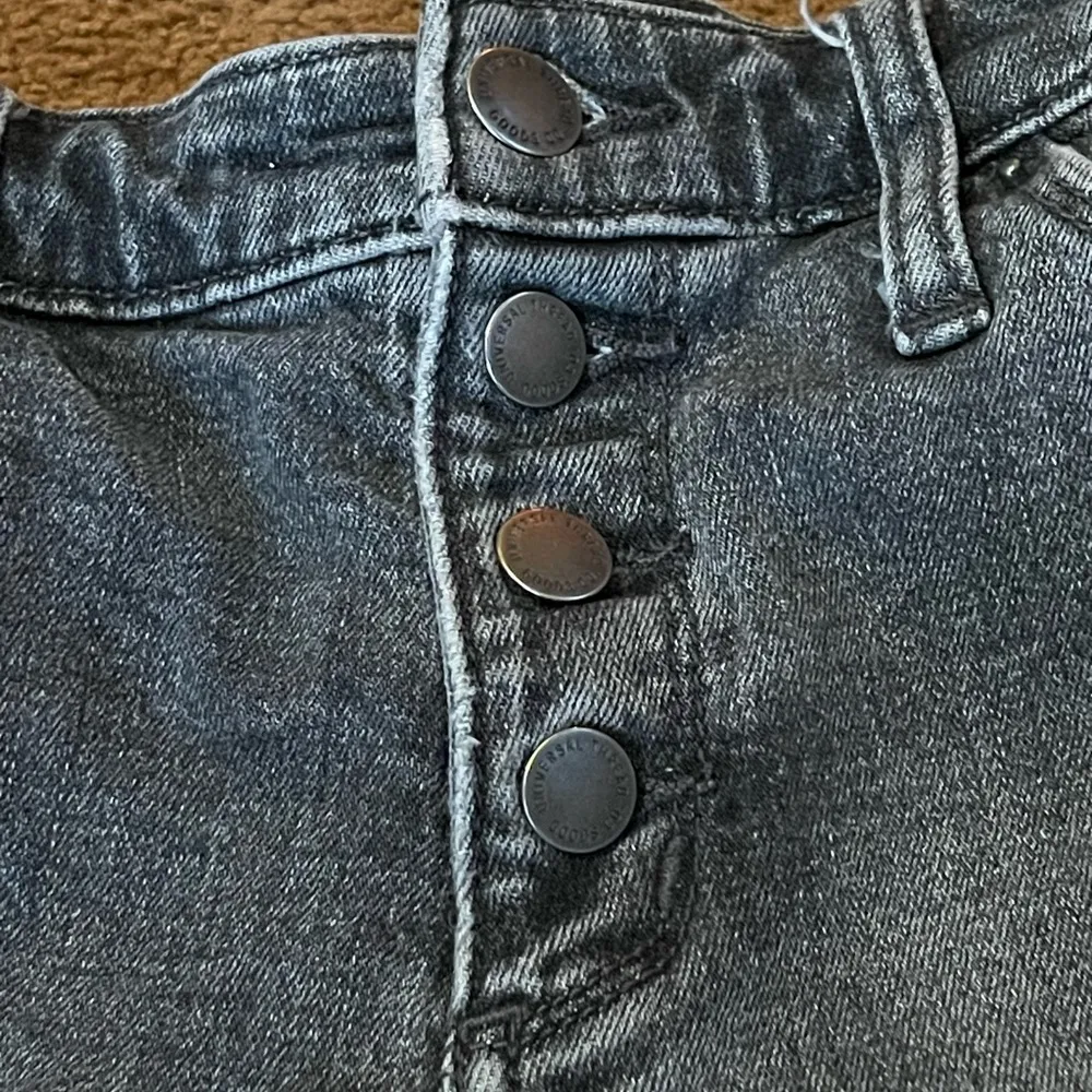 Universal Thread black denim shorts 0/25R - Image 3