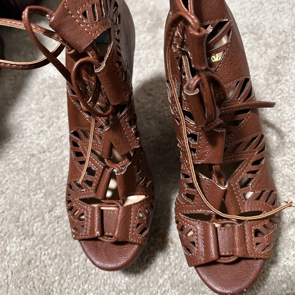 Sbicca Wedge size 6.5 - Image 4