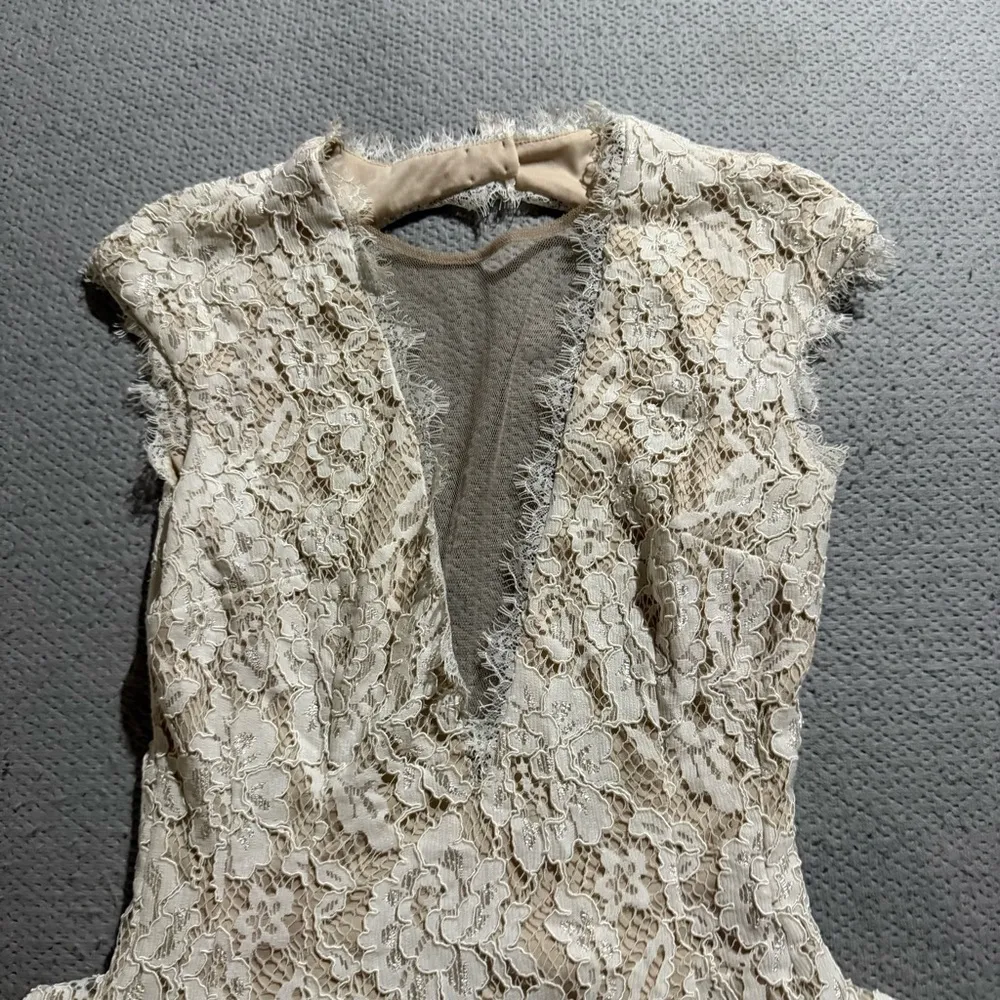 Aidan Maddox Women’s Vintage Cream Deep V Neck Lace Dress Size 0 EUC - Image 4