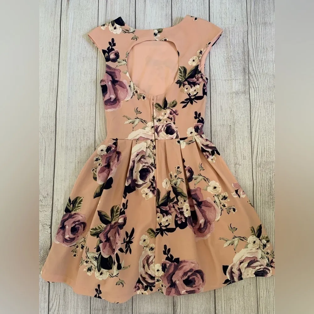 Pink Floral Cap Sleeves Flare Mini Juniors Dress - Image 7