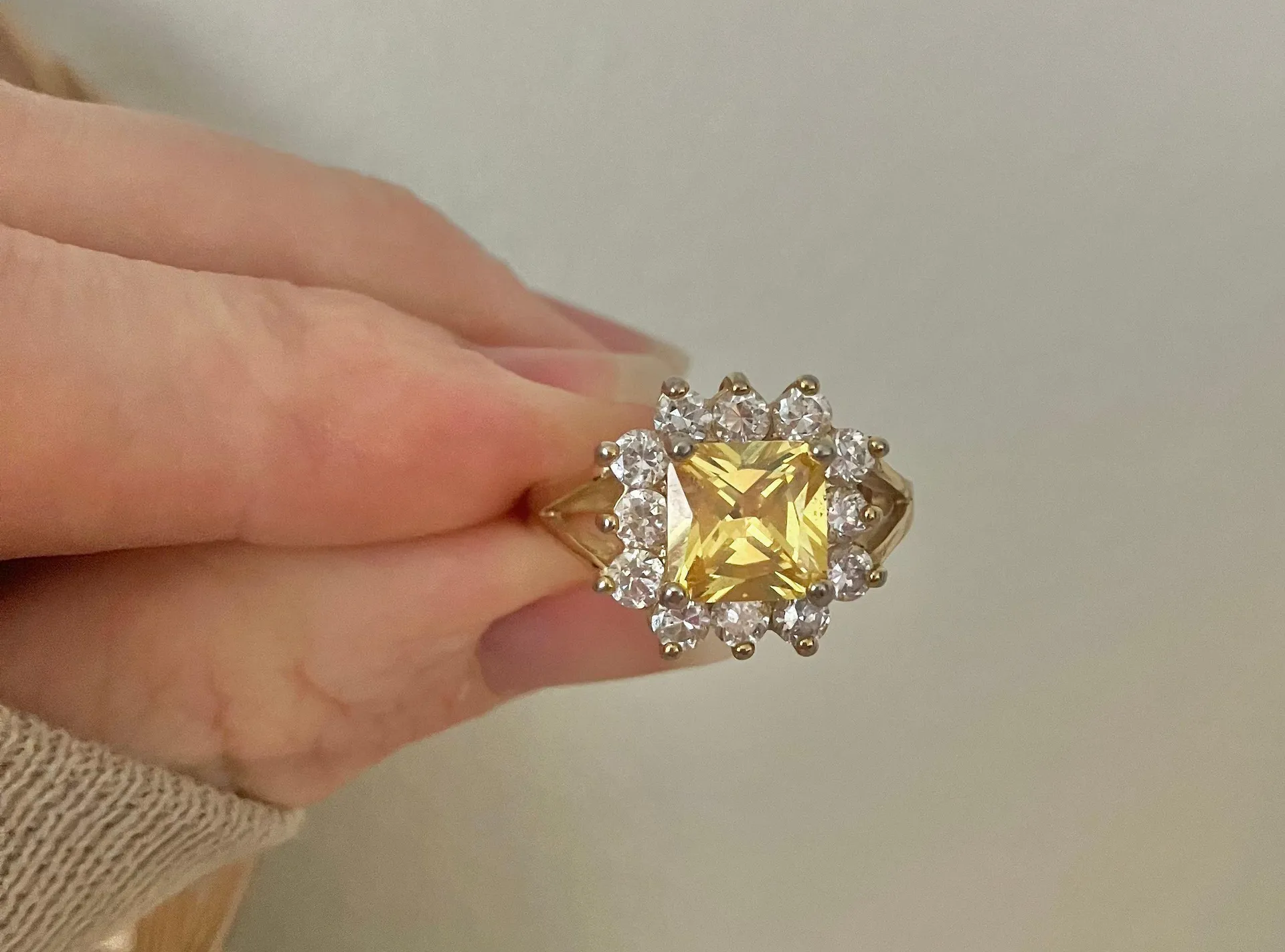 Yellow Square Halo Gold Statement Ring “Iphigenia” Sunshine Classic Femme Elegant Jewelry - Image 11