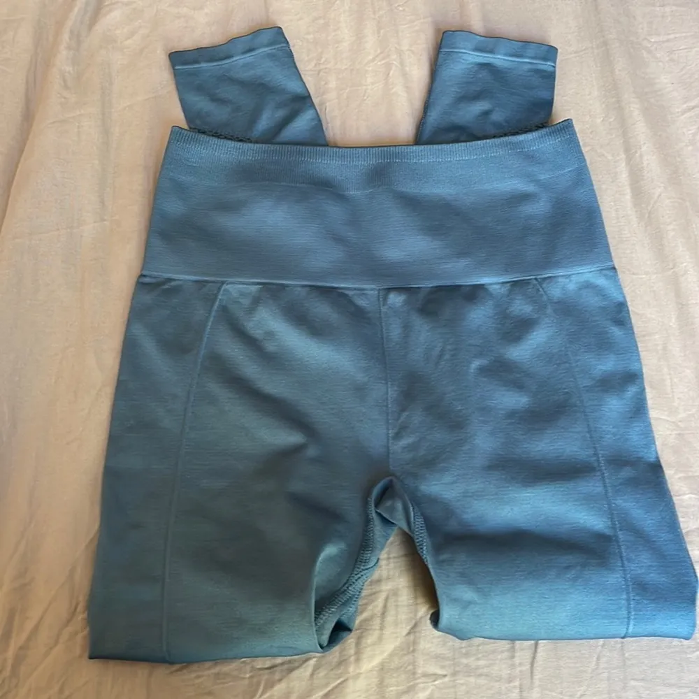 Women's Fabletics Teal Weave Cut High Rise Athleisure Leggings Size XS EUC #1943 - Image 2