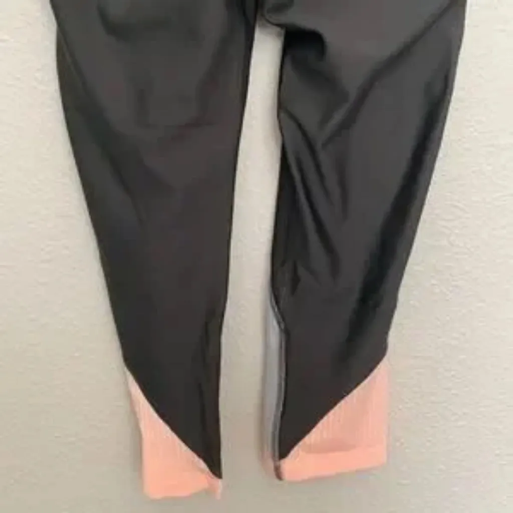 Under Armour Heat Gear Capri Size Small - Image 6