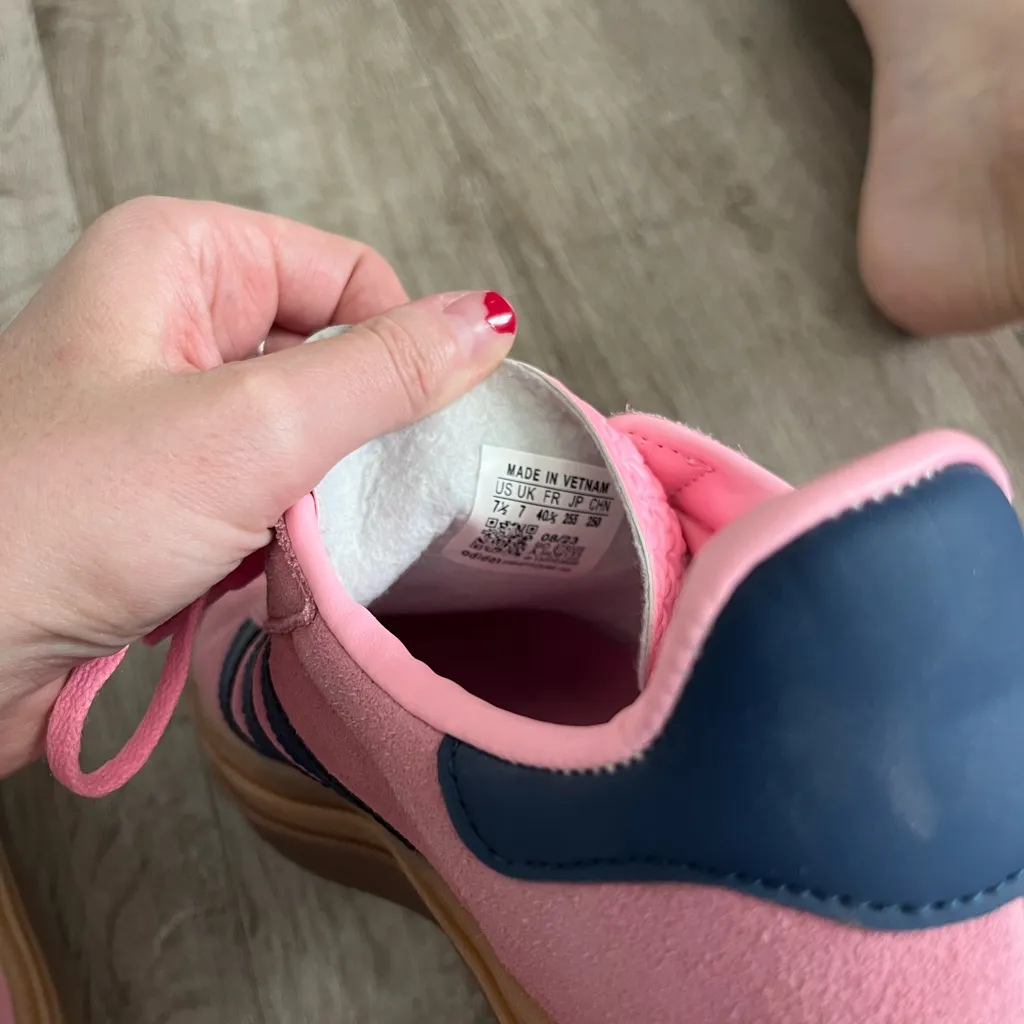 Adidas, Women’s ‘Gazelle Bold’ Platform Sneaker - True Pink, Green, White Size 9 - Image 11