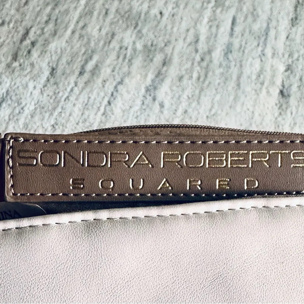 Sondra Roberts Squared White/Gold Crossbody Bag - Image 14