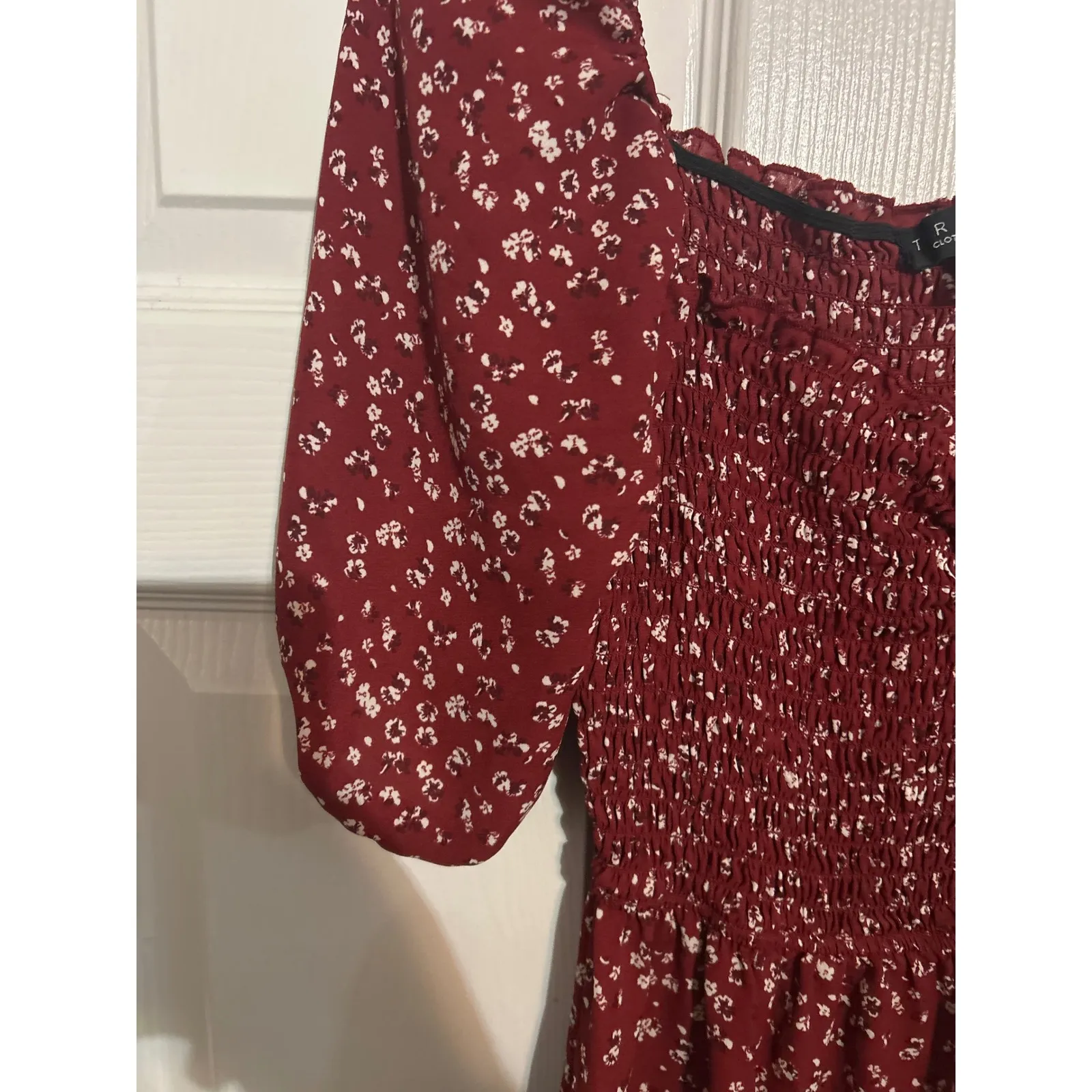 TRIX Clothing‎ Co. Red Floral Smocked Dress, Sweetheart Neck, Puff Sleeve - Image 4
