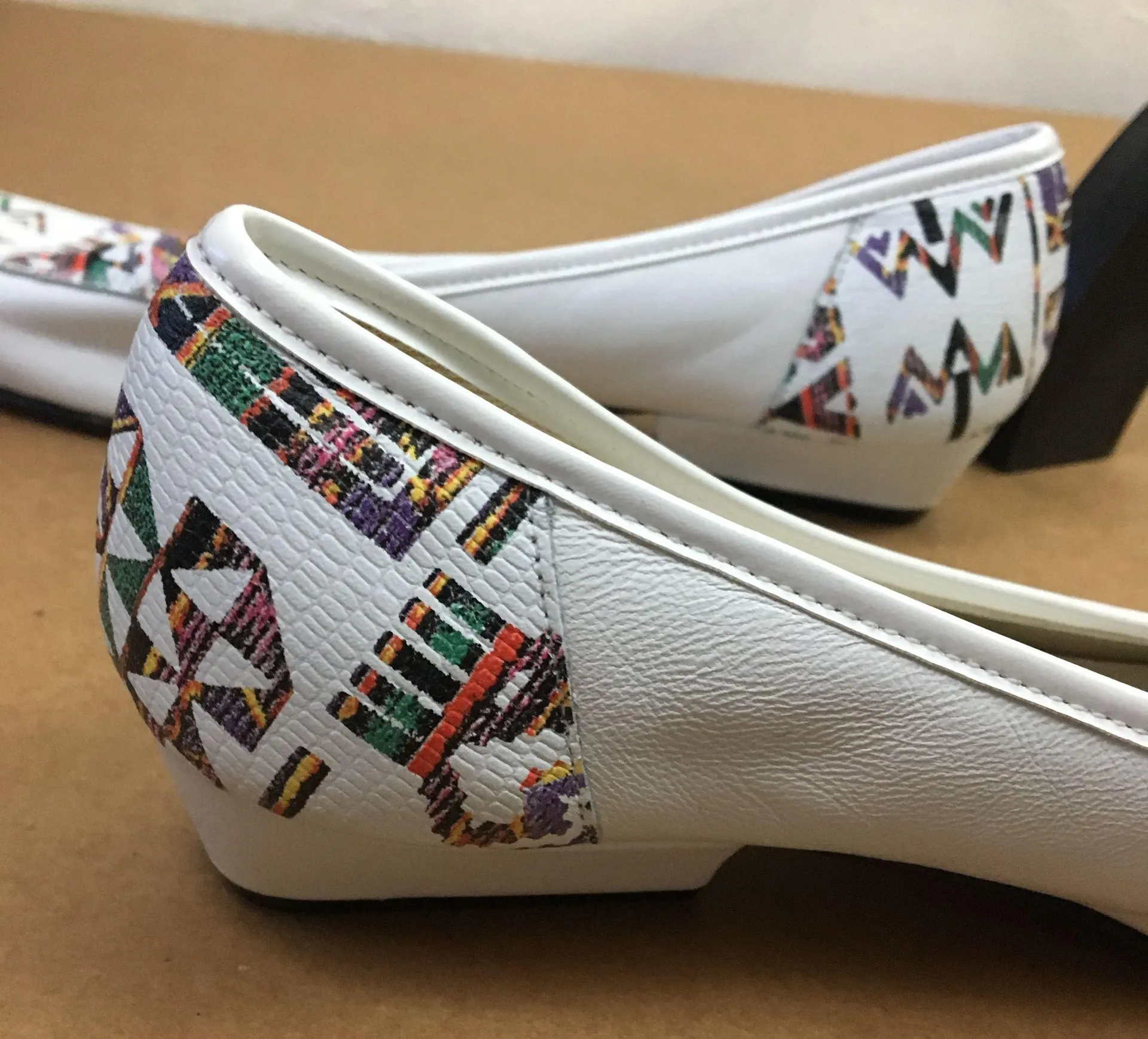 Vintage 90s J Alongi White Tribal Print Loafers Size 6 - Image 4