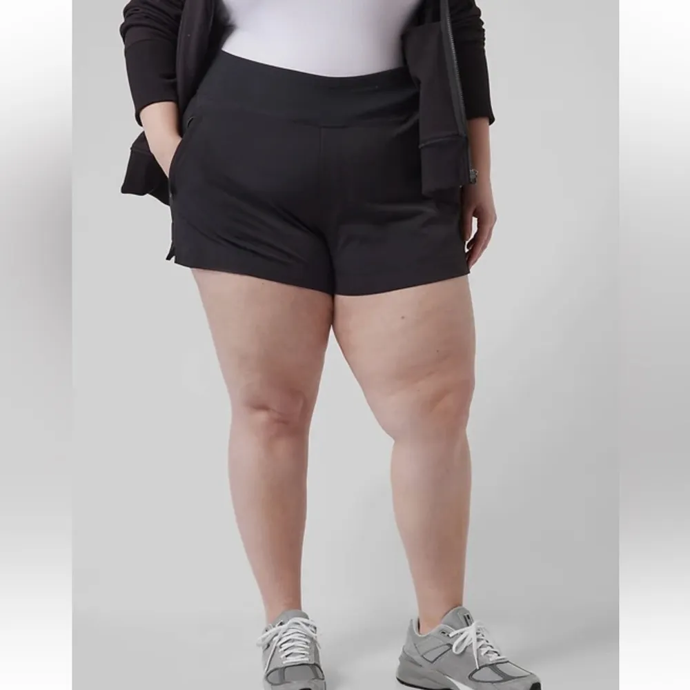 Athleta Black Trekkie North Shorts size 26 - Image 10