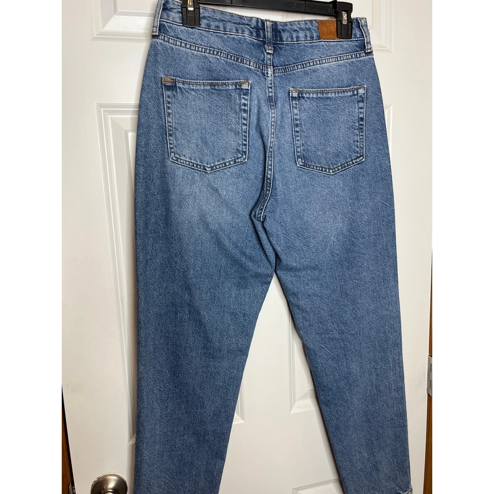 BDG Urban Outfitters Mom Crop Blue Jeans Pintuck‎ Detailing Size 29 - Image 4