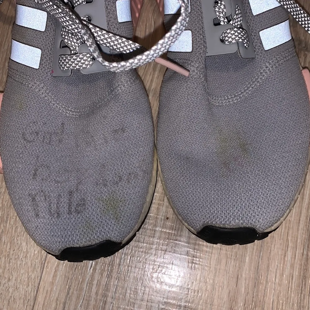 Adidas boost grey & pink star athletic shoes - Image 7