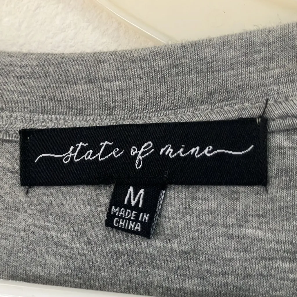 State of Mine FINAL MARKDOWN  Gray Santa Christmas pullover medium - Image 3