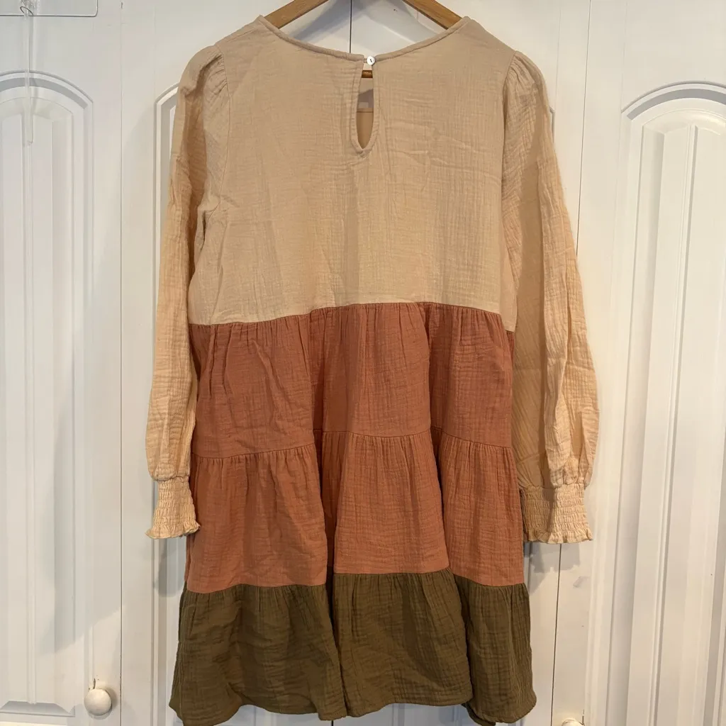 Peach Love Color Block Dress Size‎ Medium - Image 2