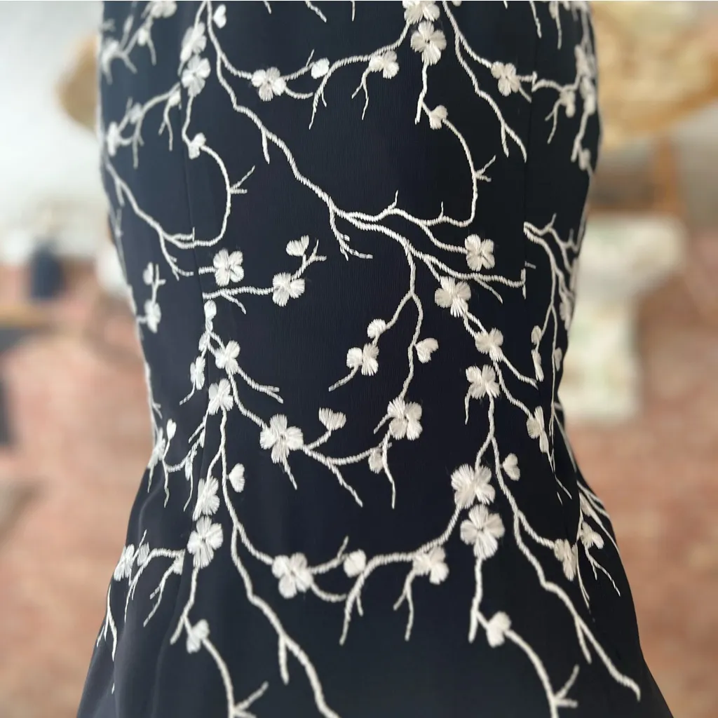 Nicole Miller Dress Black Floral Embroidered Mini V-Neck Sleeveless 6 Party LBD - Image 5