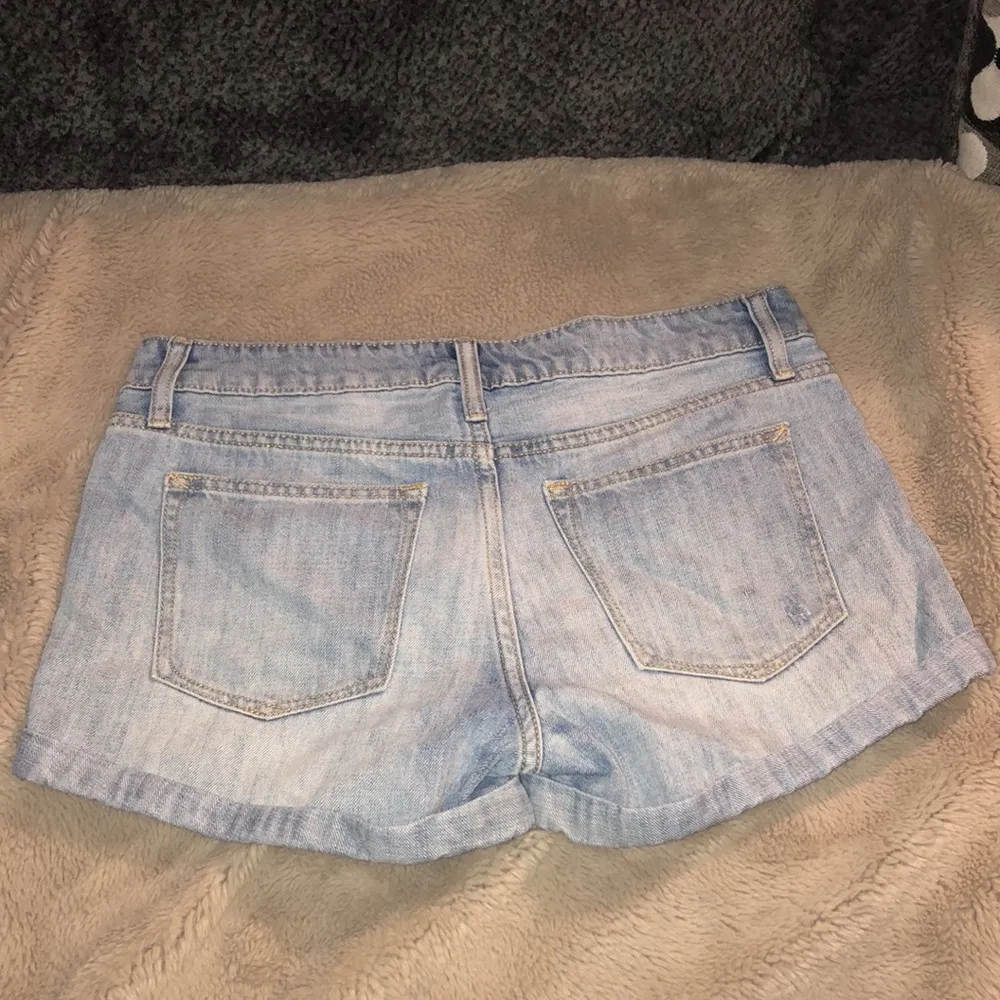Gap Cuffed Jean Shorts, size 4 - Image 4