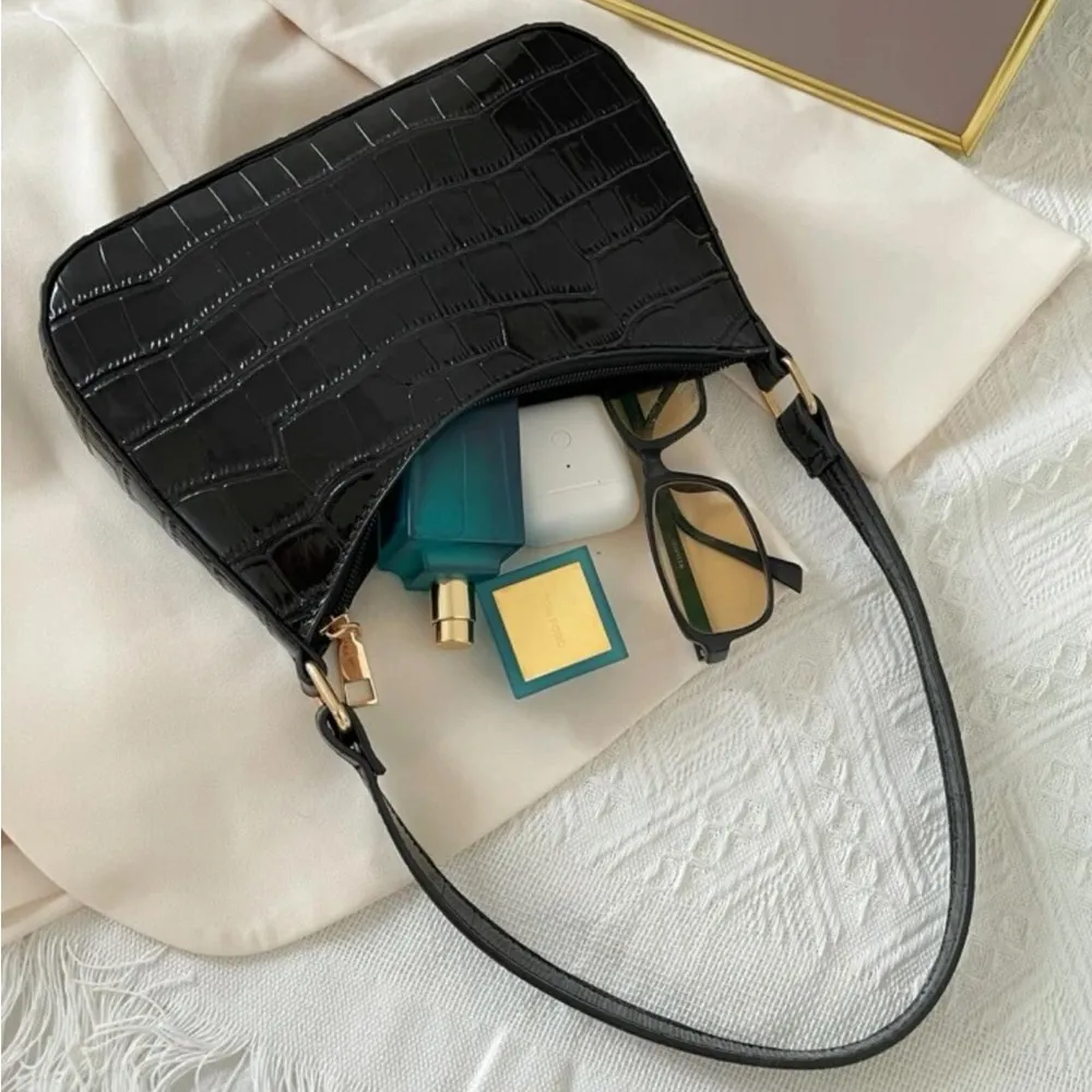 Host Pick 🥳 Croc embossed baguette bag - Image 2