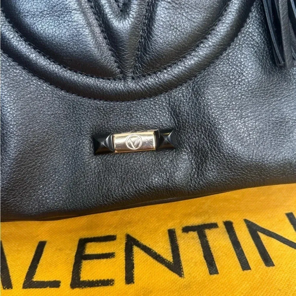 Valentino By Mario Valentino Vera signature leather shoulder bag. - Image 13