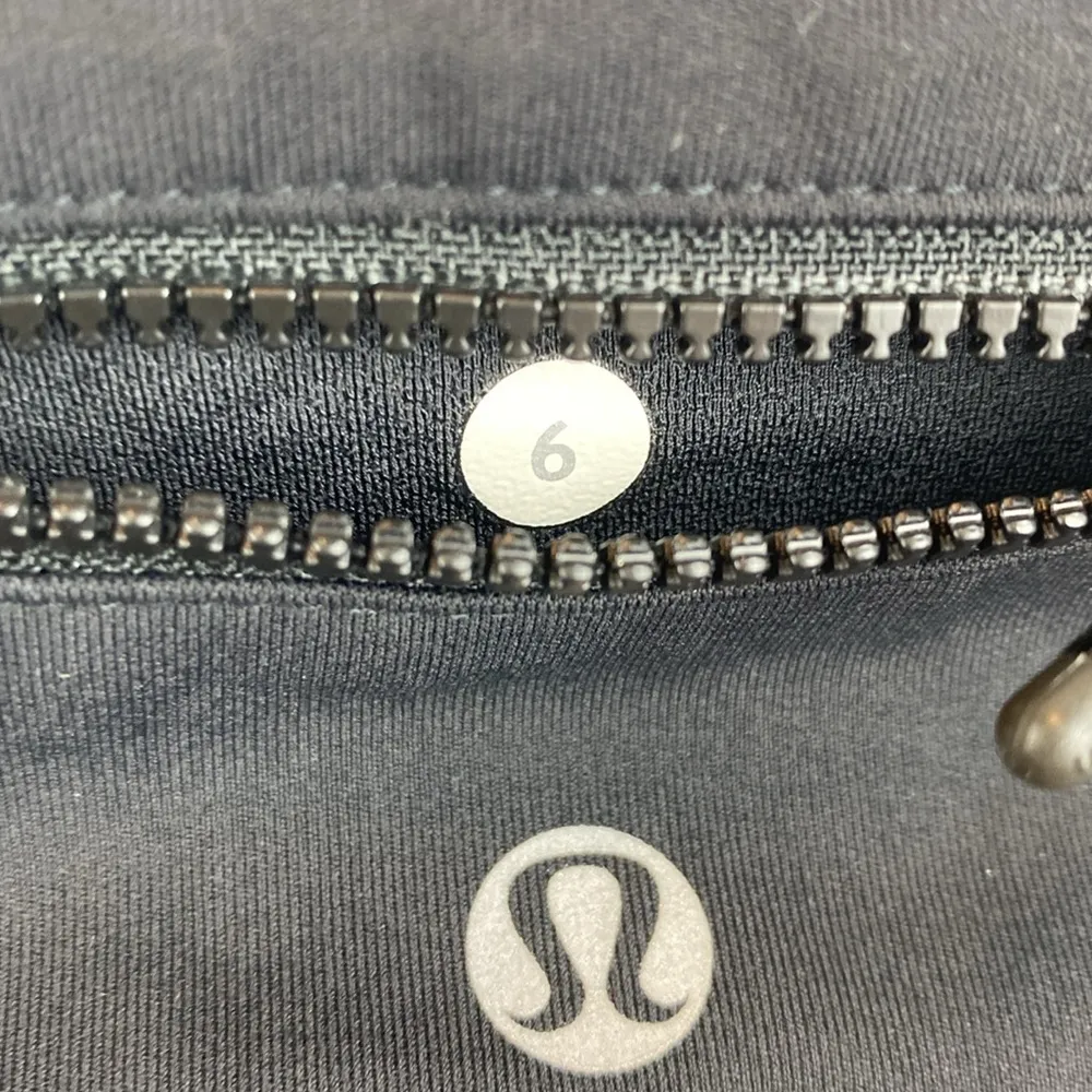 Lululemon Black Crop Media Pocket Zip Waist Pocket Leggings Pants 6 - Image 5