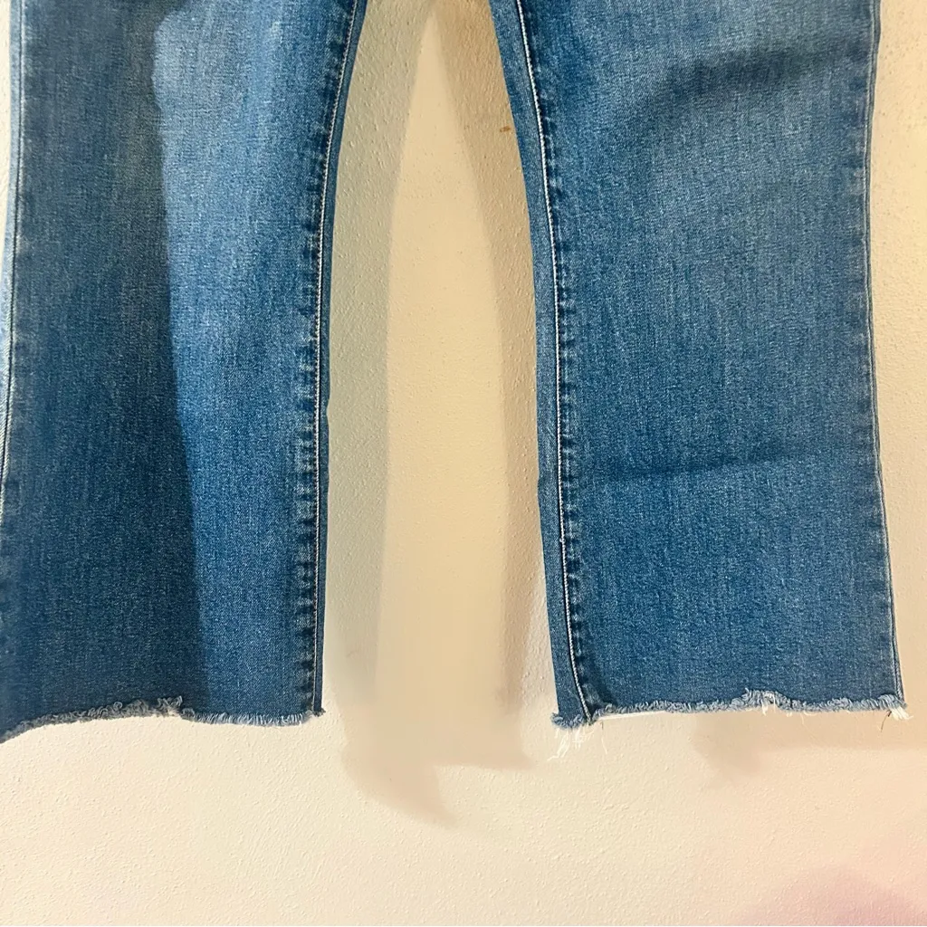 Express Medium Wash High Rise Cropped Flares. Size 6 - Image 3