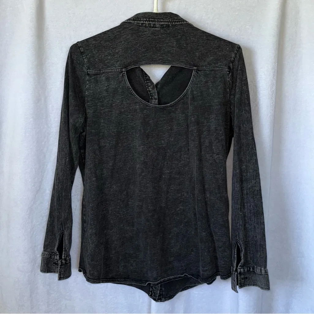 Rock & Republic size large black distressed long sleeve button up shirt - Image 4