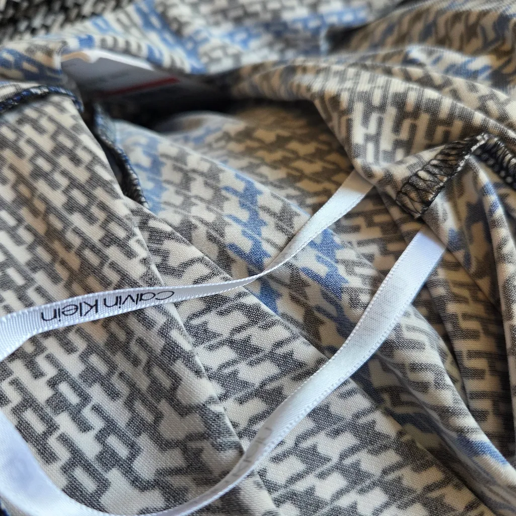 Calvin Klein Blue, Black, and White Sleeveless Blouse NWT - Image 12