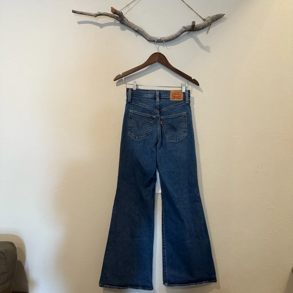 Levi’s Ribcage Bell Jeans - Image 5