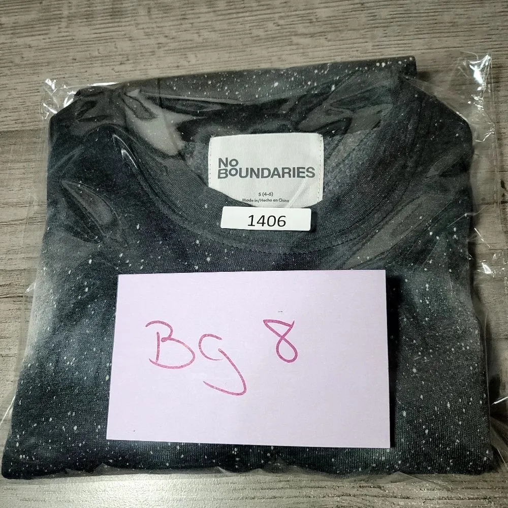 No Boundaries Space Galazy Long Sleeve Gray Sweatshirt  Size S - Image 5